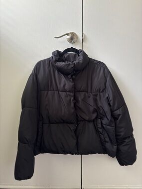 GAP Women's Black Cropped Puffer Jacket